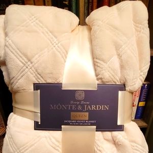 Queen Velevet/Plush Blanket